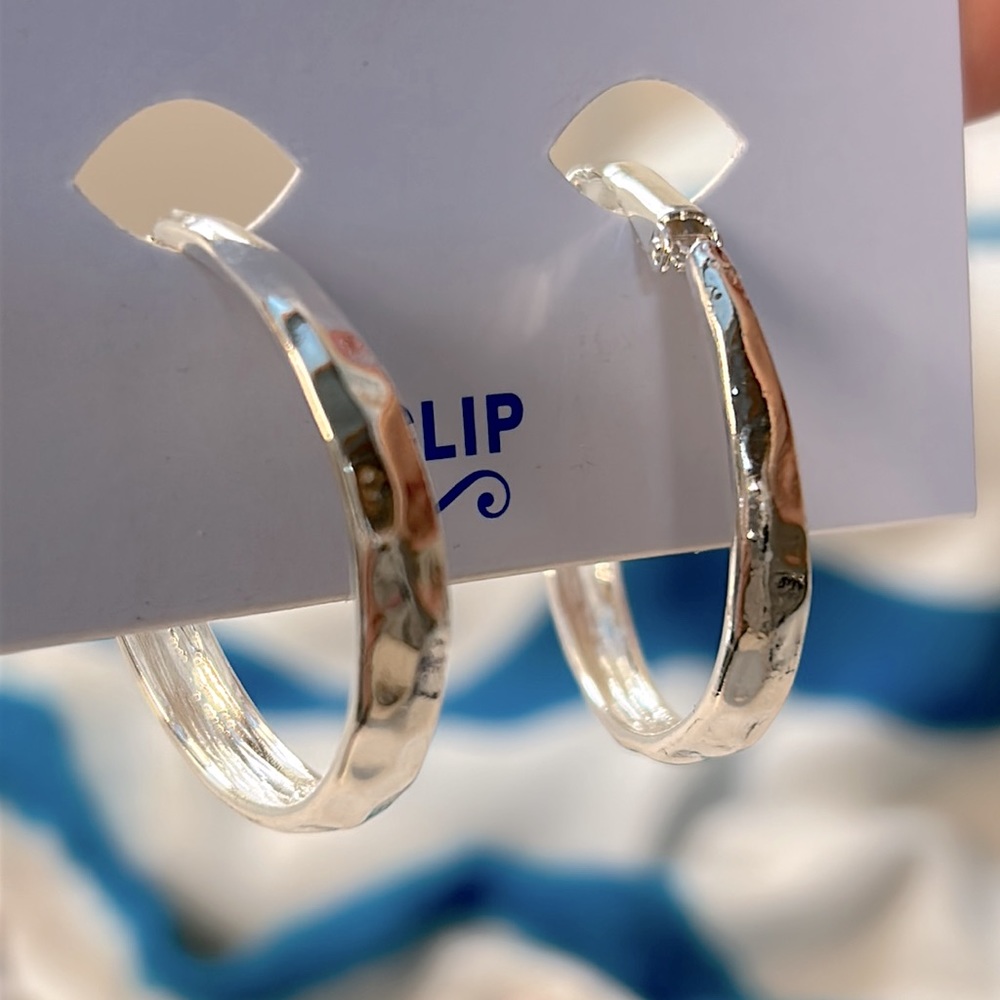 NWT Hammered Hoop Earrings by Periwinkle by Barlow